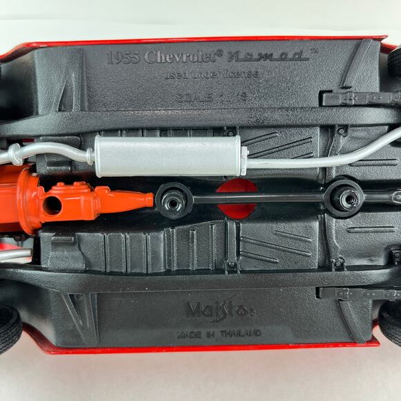 Maisto 1955 Chevrolet Nomad Wagon 1:18 Scale Die Cast Car Model - Picture 9 of 9